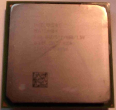 SL62P Intel PENTIUM 4,1.8GHz cache 512Kb L2 socket 478 set d'instructions 32 bits Bus 400 MHz FSB. 77°C