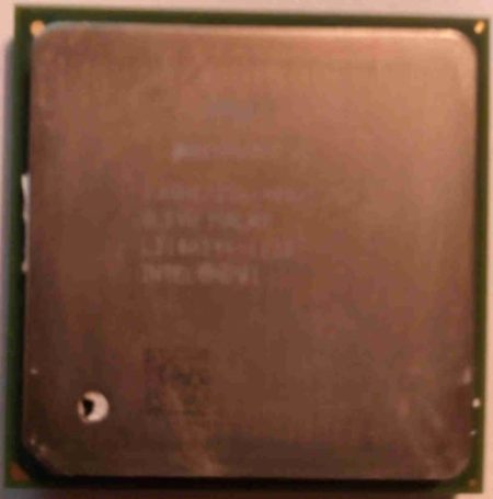 SL5VH Intel PENTIUM 4, 1.6 GHz cache 256Kb L2 socket 478 set d'instructions 32 bits Bus 400 MHz FSB. 75°C