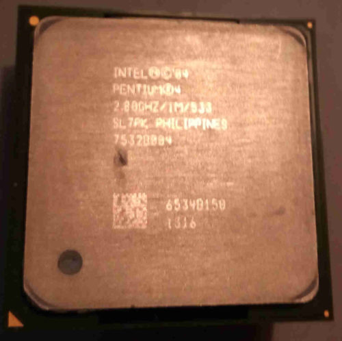 SL7PK Intel PENTIUM 4, 2.80 A GHz cache 1Mb L2 socket 478 set d'instructions 64 bits Bus 533 MHz FSB. 67.7°C