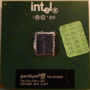 SL3XY Intel PENTIUM 3, 733 MHz cache 256Kb L2 socket 370 set d'instructions 32 bits Bus 133 MHz FSB. 80°C