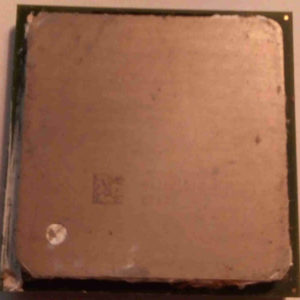 SL6SA Intel PENTIUM 4, 2.5GHz cache 512Kb L2 socket 478 set d'instructions 32 bits Bus 400 MHz FSB. 72°C