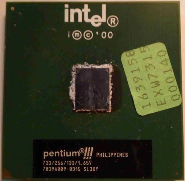 SL3XY Intel PENTIUM 3, 733 MHz cache 256Kb L2 socket 370 set d'instructions 32 bits Bus 133 MHz FSB. 80°C