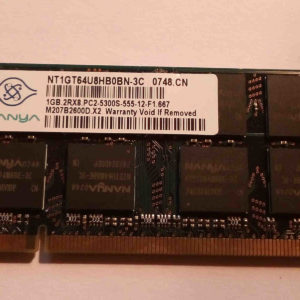 NT1GT64U8HB0BN-3C, RAM NANYA DDR2 1Gb non ECC PC2-5300, latence CL5, temps du cycle : 6ns, 1.8V, taux de transfert : 667 MHz. Garantie 2 ans.