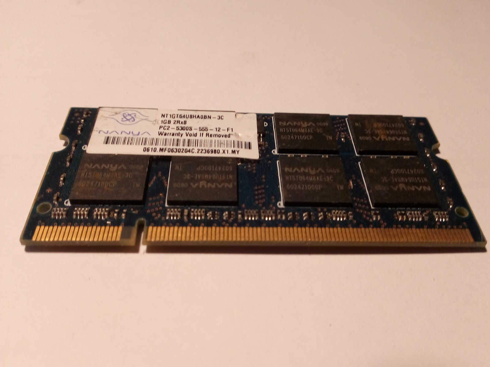 NT1GT64U8HA0BN-3C RAM Portable NANYA DDR2 1Gb non ECC PC2-5300S, CL5, temps du cycle 3ns, 1.8V (+/-0.1), garantie 2 ans