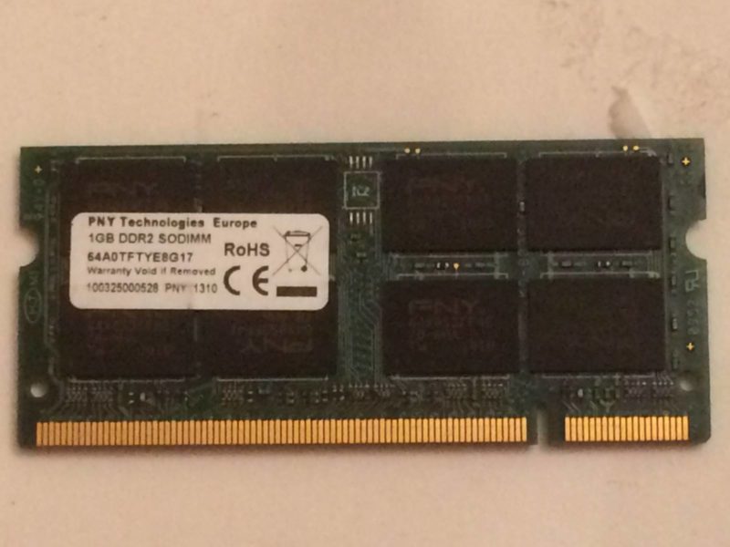 64A0TFTYE8G17 RAM Portable PNY DDR2 1Gb non ECC PC2-5300S, 1.8V +/-0.075, 533MHz. Garantie 2 ans.